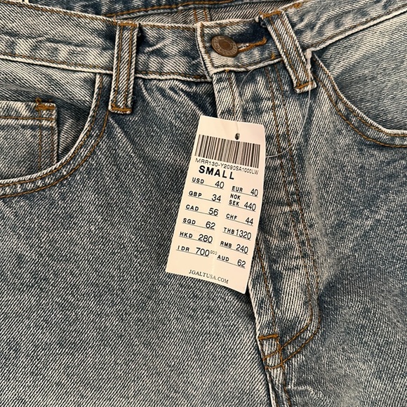 Brandy Melville Low Waisted 90s Jeans - Picture 2 of 3